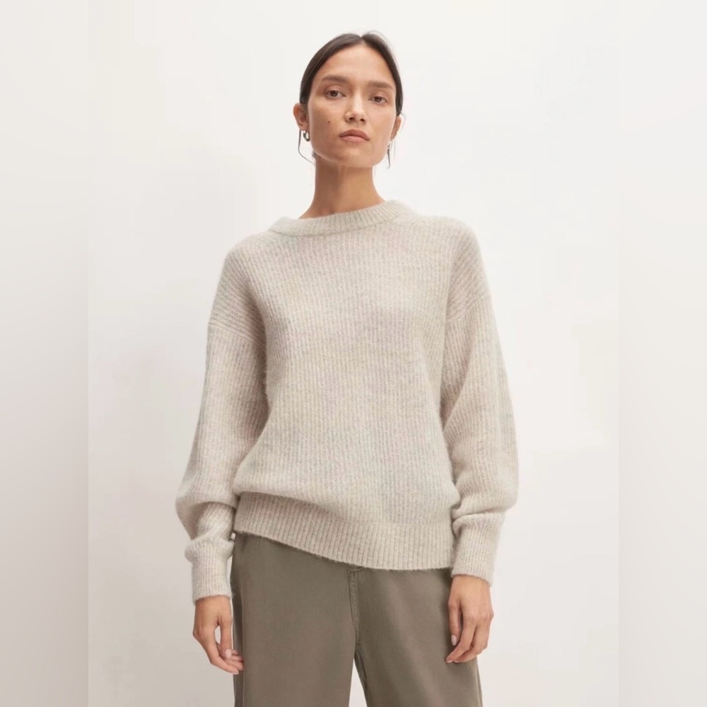 Everlane the alpaca crew sweater size xs. Almond color